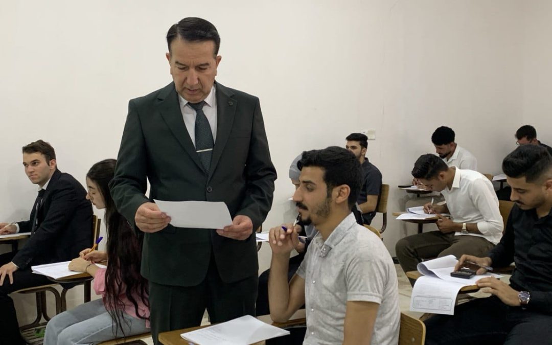 ضمن زياراته الميدانية المتواصلة عميد كلية التربية للعلوم الإنسانية يتفقد القاعات الامتحانية للاطلاع على سير الامتحانات النهائية